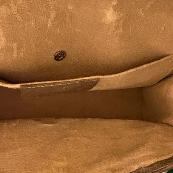 Gucci Tan and Brown Monogram Shoulder Bag - Picture 5 of 8